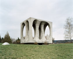 thisispaper:  Jan Kempenaers captures monuments