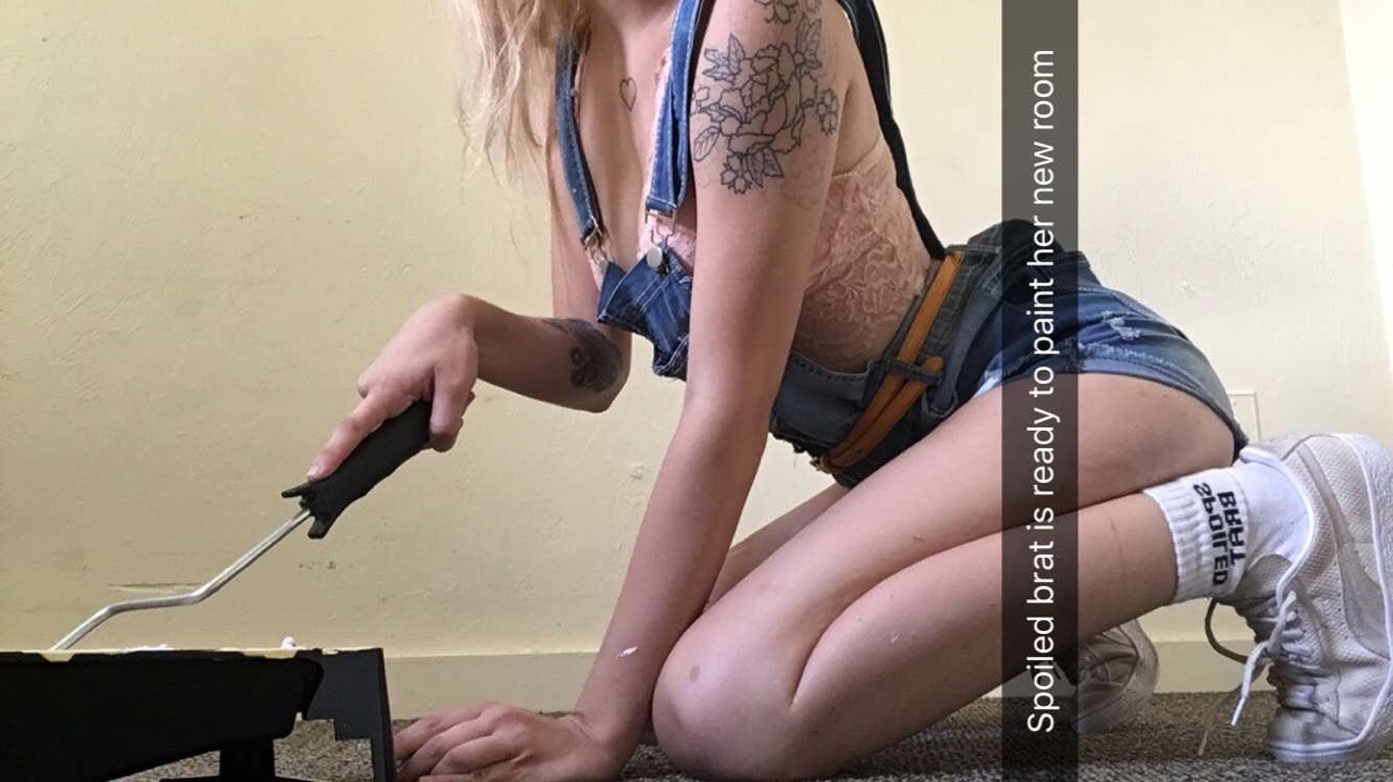 stevivi: Strip painting my new place on my NSFW Snapchat today ☀️  ☀️ For