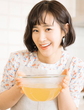 kwonyuri:While arranging the food, I thought that cooks are wonderful because they comfort the soul. That’s because the ones that cook think about the ones who will eat the food. I think that true happiness is to make something for someone. Feeling