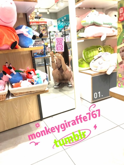 monkeygiraffe767: 【2018.08.12我的淫荡小鹿鹿】 嗯。。。今天太累了，又太热了，我又开始犯懒了，都是陪你们小鹿鹿爬山逛街吃饭累的，不更新也挺不好的，稍微清淡一点的凑合看吧，清