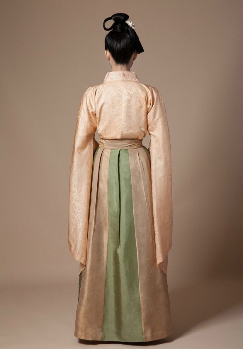 changan-moon:Traditional Chinese hanfu by 裝束與樂舞 and 桑纈