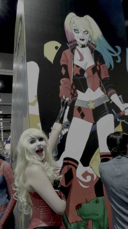 theouterrimjob:Harley Quinn takes San Diego Comic Con (day 1)