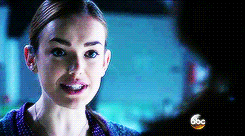 jemmasmmns:  Jemma Simmons in every episode: Agents of SHIELD 1.14 T.A.H.I.T.I.