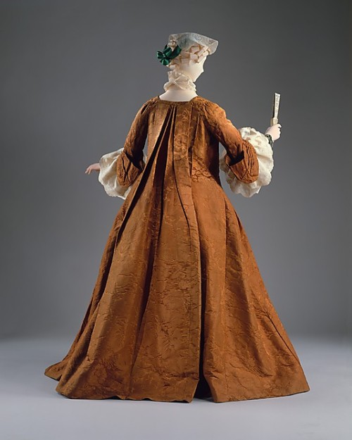 18th century French Robe Volante;1720-35, c. 17301730sc. 1735 and 1735-40