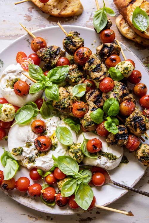 daily-deliciousness:  Grilled caprese pesto