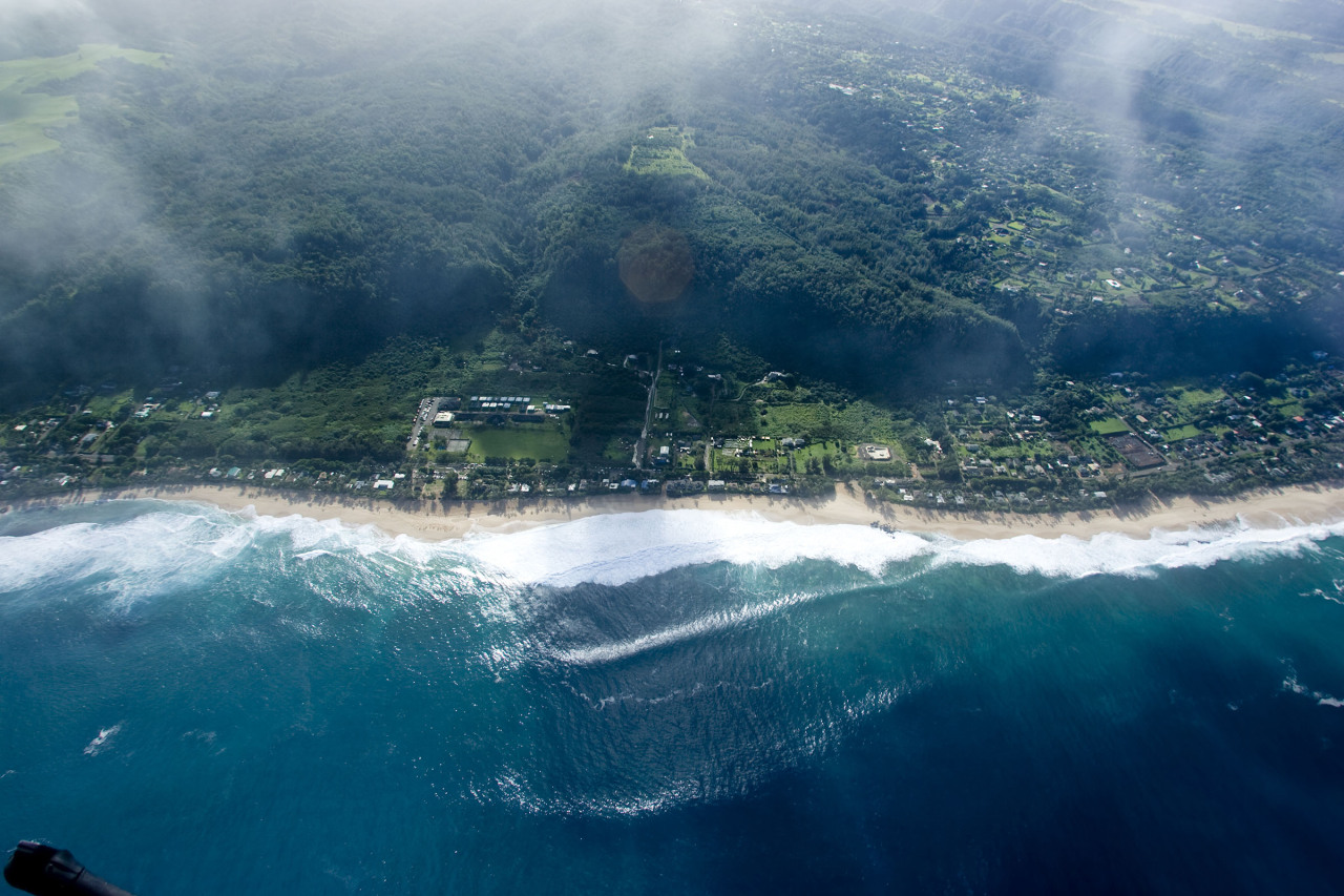 lineupmedia:  Heli of Pipeline by Sean Davey