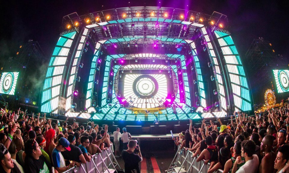 tesk187:  electrictink:  EDCkineticFIELD 2007-2015  Oh, How i miss the old stage