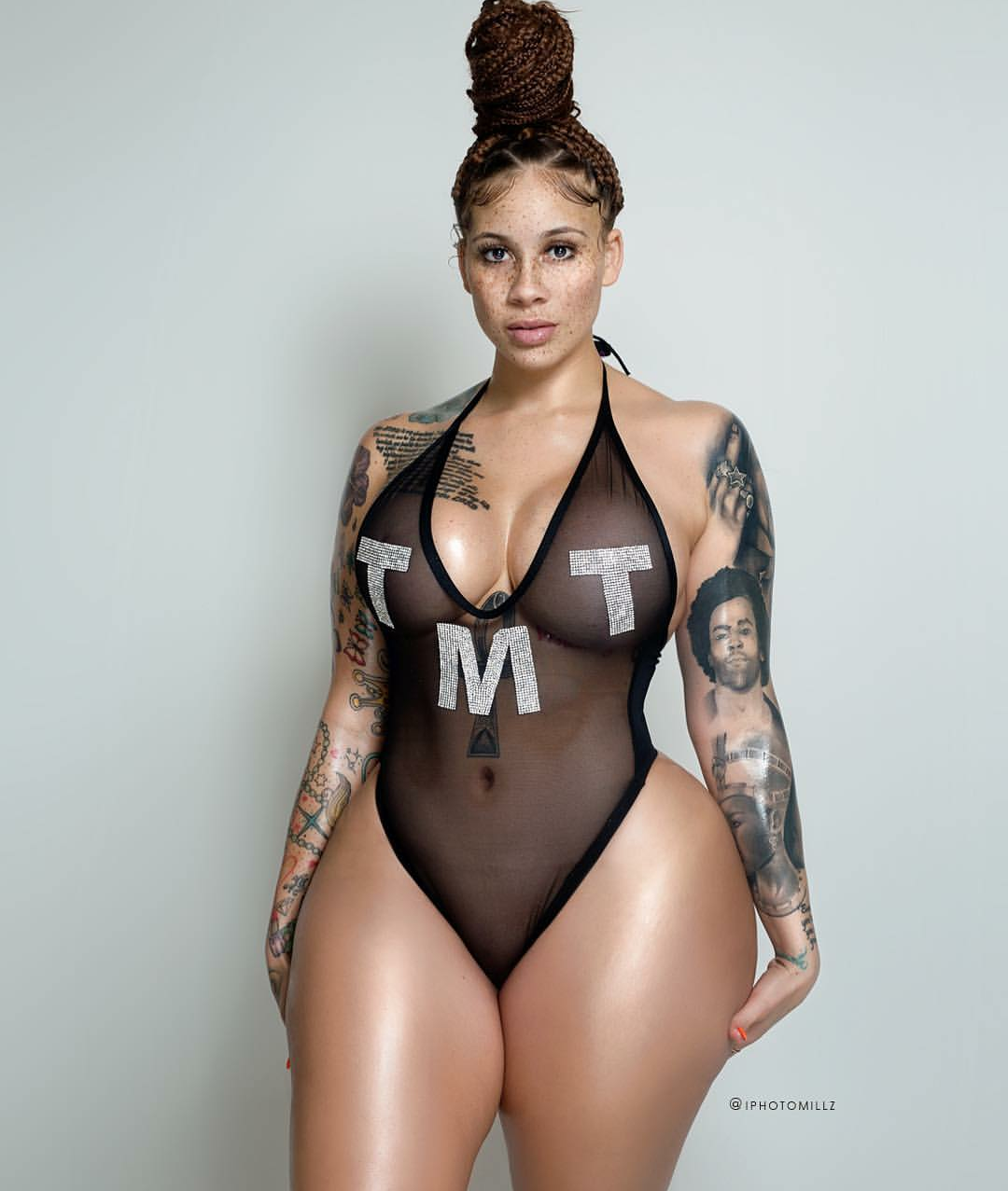 SUPER THICK WOMEN