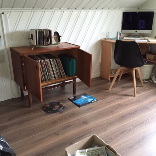 indistinctbicycle:  I will give whoever gets here first and cleans up my room for me approx ũ