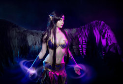league-of-legends-sexy-girls:  Morgana Cosplay