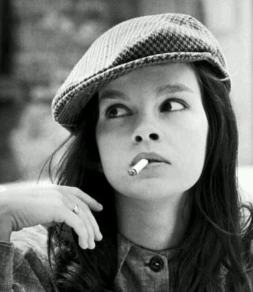 retrogirly:  Genevieve Bujold