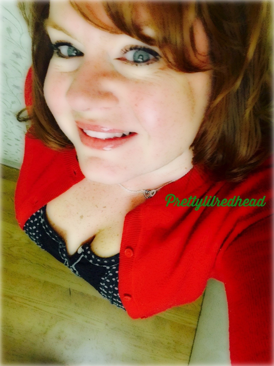 prettylilredhead:  🎄 Christmas Eve Eve!  🎄Four days off after today!!! Yay🎉🎄🎉