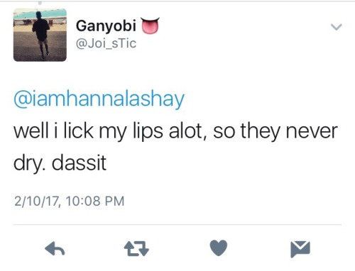 ryderdai:  iamhannalashay: GUYS    That saliva just makes it worse. Be having that dark ring around ya mouth and shit. Spit supposed to stay in ya mouth, not outside, dumbass. If you real insecure because it kinda looks like applying lipstick (really