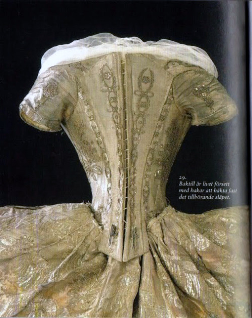 Wedding dress of Hedvig Elisabeth Charlotte, Queen of Sweden from 1774 with a portrait by Alxander R