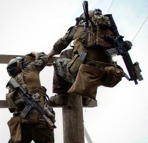 la-volpe-bianca:  special-operations:  Raiders  @mossyoakmaster  Raiders are badass, but gotta earn that… pick the right path and you can have a chance