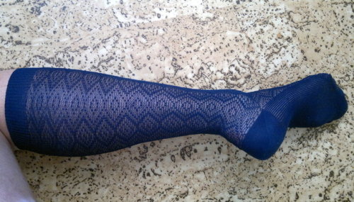 czech-patterned-nylon-socks:Blue coloured patterned vintage nylon knee socks.