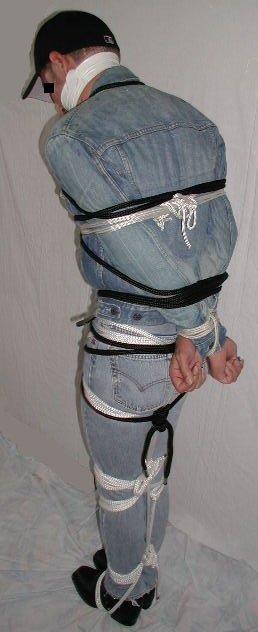 itsfamouscollectorlover:Bound in Jeans