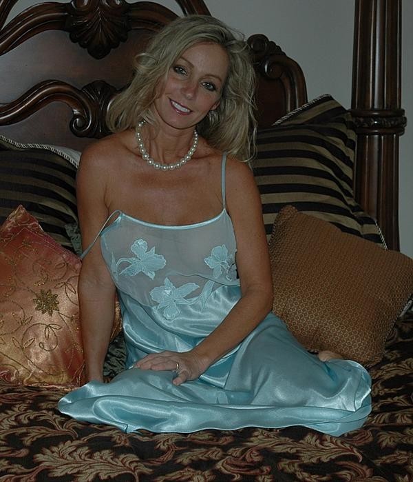 NICE&hellip; this boytoy wants to fuck her!