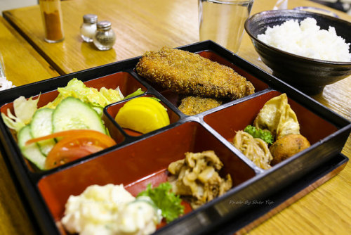 Fried Salmon Bento - Yama by sheryip on Flickr.