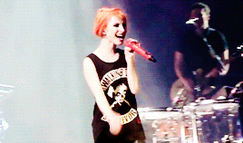 im-a-paramonster:anklebitters:Congratulations! Paramore won their first Grammy Award for “Best Rock Song” with Ain’t it Fun.THANK U LORD