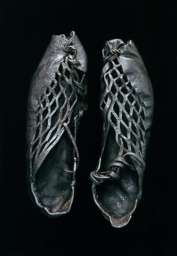 brucesterling:  emigrejukebox:  Iron Age shoes (ca. 400 BCE to 400 CE) found on body found in European bog Photo by Robert Clark, September 2007 National Geographic  *Those are really excellent shoes for that period.  Their elegance amazes me.  They
