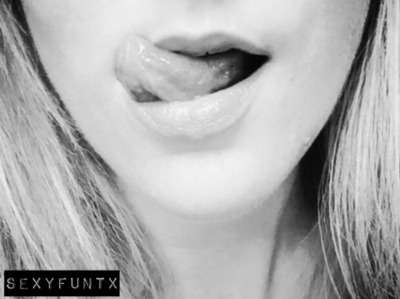 XXX sexyfuntx:Happy hump day!!! 💋 photo