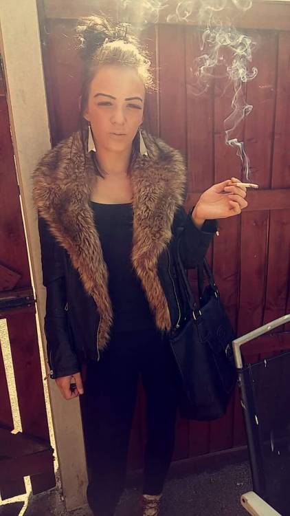 ukstreetslags:  She’s a real chavi slag  Id Smash Her To Bits!