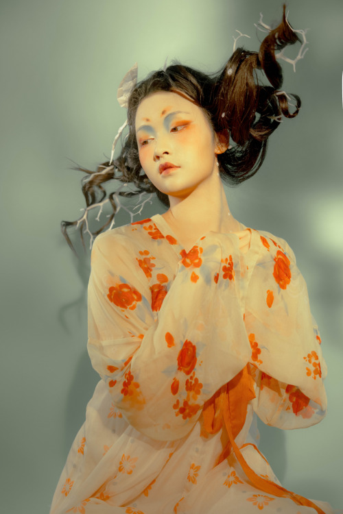 fuckyeahchinesefashion:chinese fashion by 奇思幻想miu姐姐