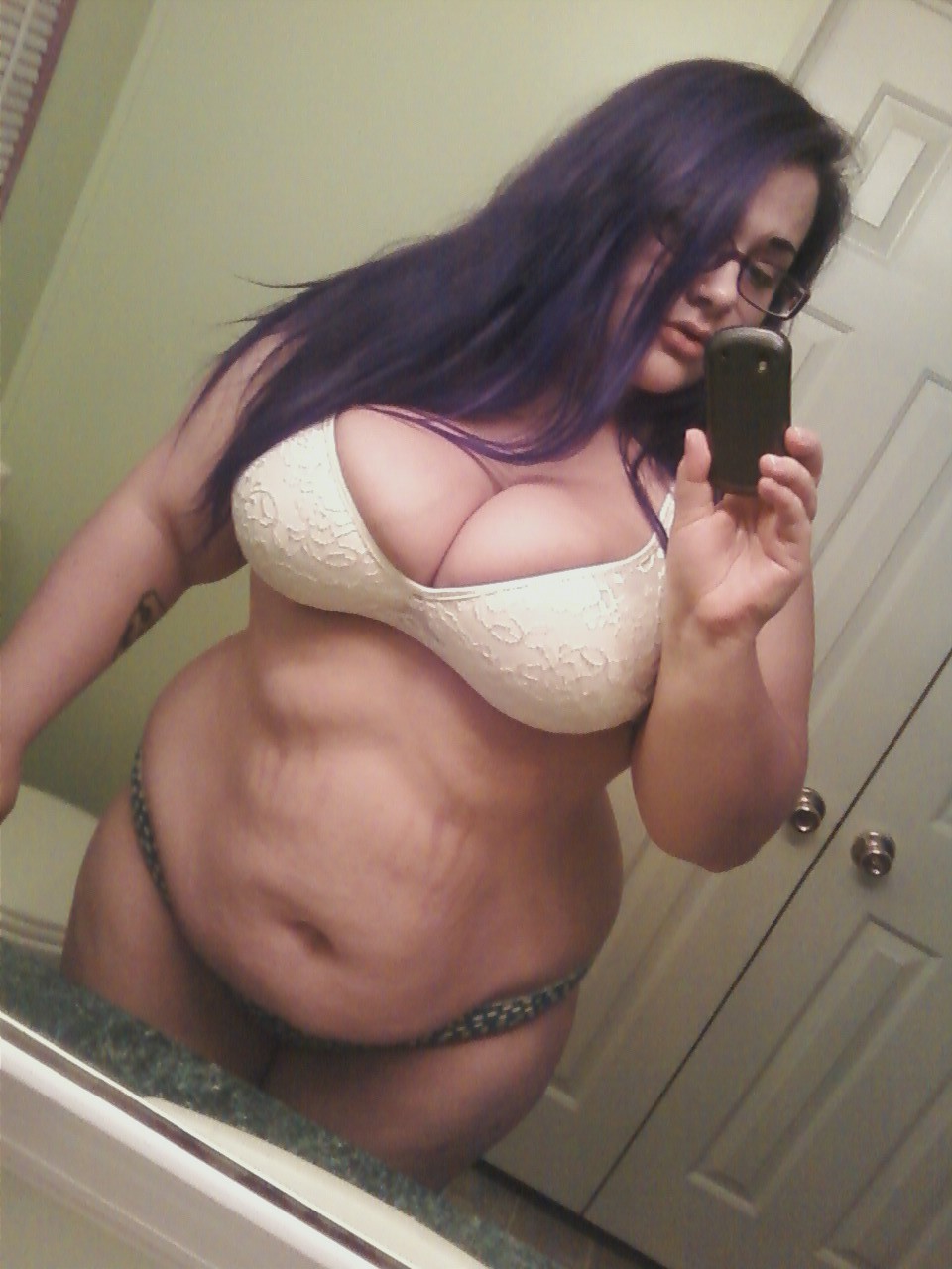 reallyhugebbws:  http://bbwsarebeautifull.tumblr.com   