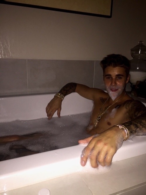 lamhenry:  viethungb:  Justin Bí bờ!!!😎😎😎😎  Love him