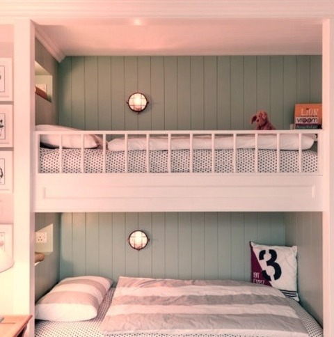Beach Style Kids - Bedroom Inspiration For A Mid-sized, Gender-neutral, Medium-tone Coastal Kids' Room