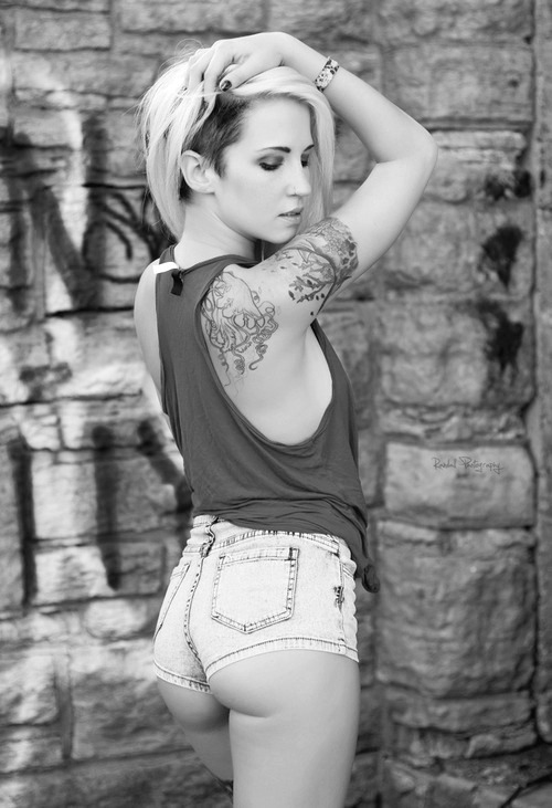 s-a-o-s-i-n:  b&w