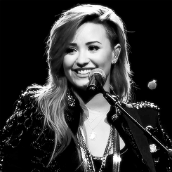 useyourmelody-deactivated201503:  Demi’s reaction to people singing along. 