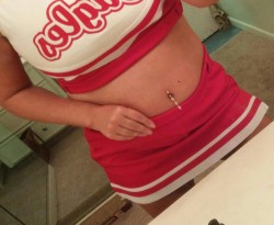 shyhousewife:  I’m a sad cheerleader bc this costume is waaay too small.  Lol.