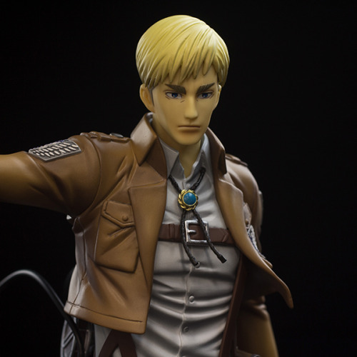 leviskinnyjeans:  Detailed Photos of Sentinel’s Erwin Smith Brave Act Figure The Brave Act Erwin Smith figure stands at 9.6 inches and comes with a cape, an alternate hair piece and face, 3D maneuver gear, two blades, and a weapon holding hand. After