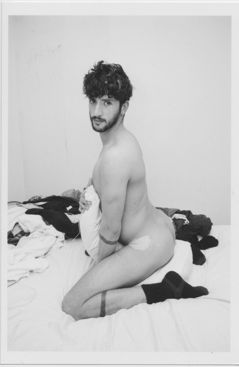 gag-ball-gallery:    Puppy-Reyes / ILFORD 3200 ©2015   www.gag-ball.com  