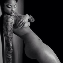 eroticnoire:  Tattoos and curves. A very