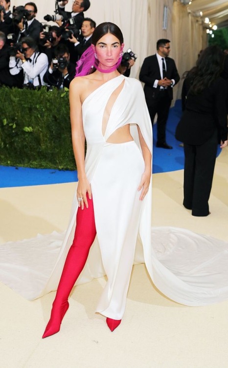 xenophilethreadlover: Lily Aldridge at The Met Gala