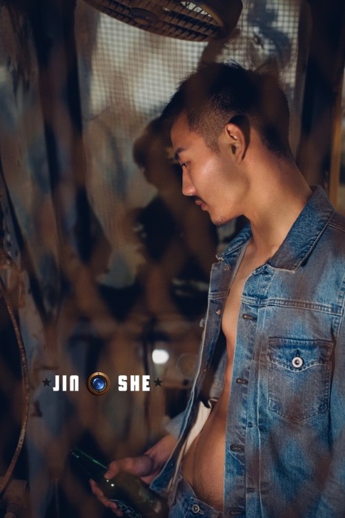 jin-she:图片均是原创，欢迎转载，欢迎喜欢拍照，喜欢男体摄影的帅哥约拍，坐标:福建厦门!厦门约拍!