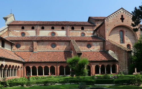 Abbazia di Santa Maria di Staffarda - ChiostroStaffarda Abbey (Abbazia Santa Maria di Staffarda) is 