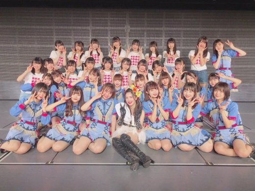 中井りかさんのツイート: なんだかんだで4年の付き合いというのはもうなんか こんな仲間と出会えただけで人生やっててよかったというか☺︎ 最近やっとそう思えるよ 昔は自分のことでいっぱいいっぱいで気づか