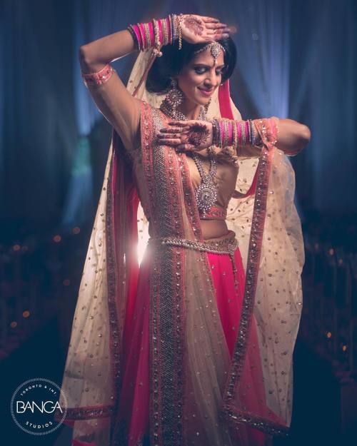 A Madhuri Dixit inspired bride! @bangastudios #bangastudios #realbride #indianbride #indianwedding #