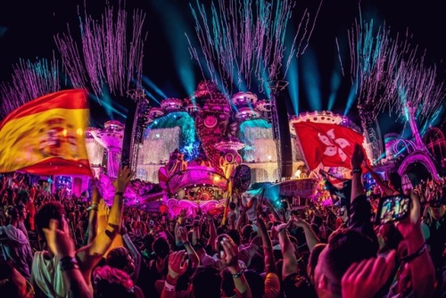 all-blood-edm:  TOMORROWLAND 