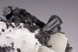 fuckyeahmineralogy:  Manganite with Barite;
