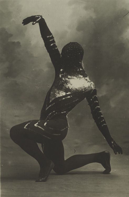 inneroptics:    Vaslav Nijinsky - Les Orientales - La Danse Siamoise 1910   