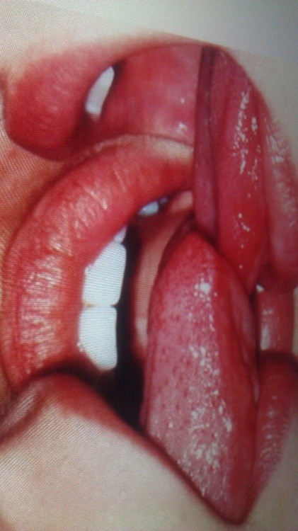 exhibitionistatheart:  Lick ❤