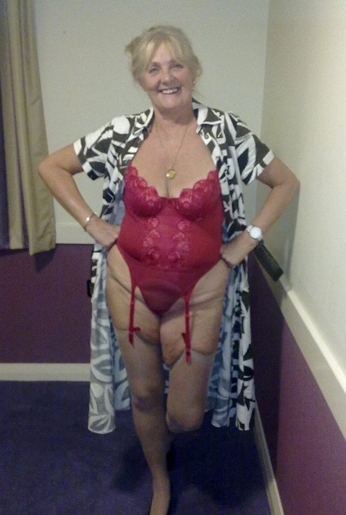 lingeriegrannies:lingeriegrannies.tumblr.com/ Do Older Women With Saggy Breasts And Wrinkles