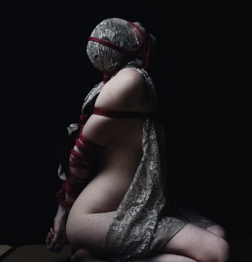 riggerodys:Curved and bound object… Artistic collaboration with feroxisaurus(IG) and msdakotasnow(IG