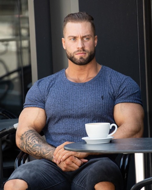 aron1265: Chris bumstead Hot