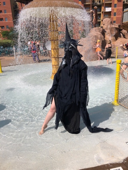 amnesiacowl: Witch King on vacation at ColossalCon! With thanks to @ahsokatweeto for pics and @cowbu